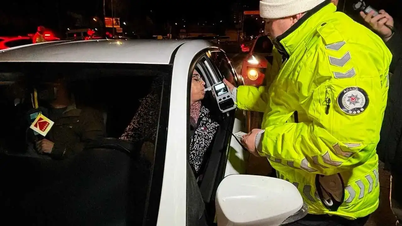 Adana’da “Ceza Yazmayın” Israrı Kameraya Saldırıyla Bitti! 4